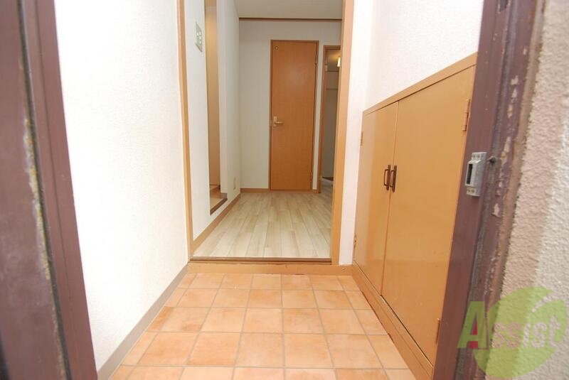 玄関　ズドーンと伸びる廊下ですっきりしています。