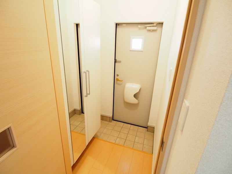 ＪＲ筑豊本線 中間駅 徒歩10分 2階建 築15年の玄関写真