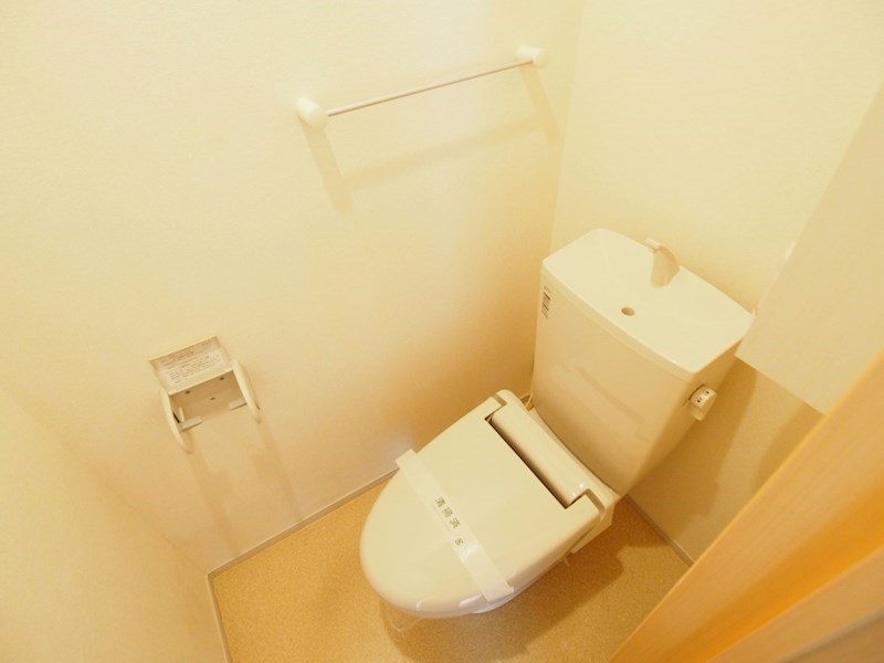 ＪＲ筑豊本線 中間駅 徒歩10分 2階建 築15年のトイレ写真