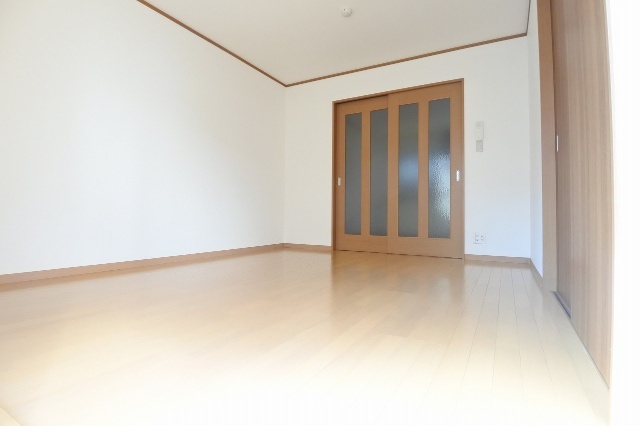 エグレット福浜の居間写真