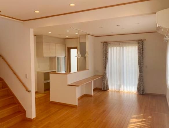 胡録台戸建の居間写真