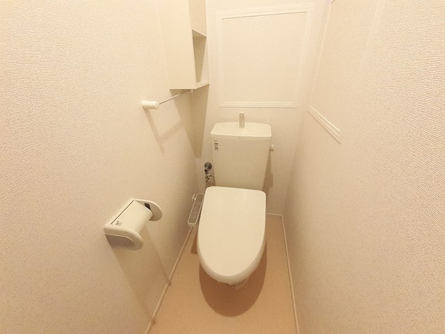 南海泉北線 和泉中央駅 徒歩18分 3階建 築8年のトイレ写真