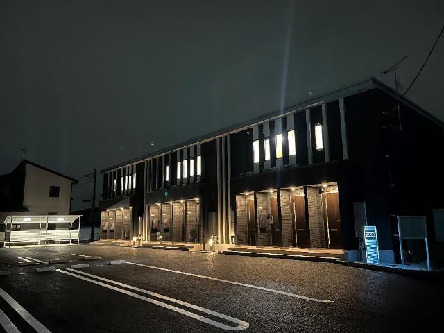 建物外観　外観写真（夜）