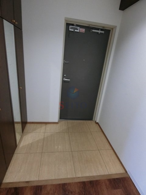 グランツ新大阪の玄関写真