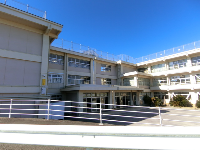 小学校　高知市立大津小学校（小学校）まで377m