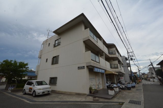 建物外観　敷地内駐車場あり！