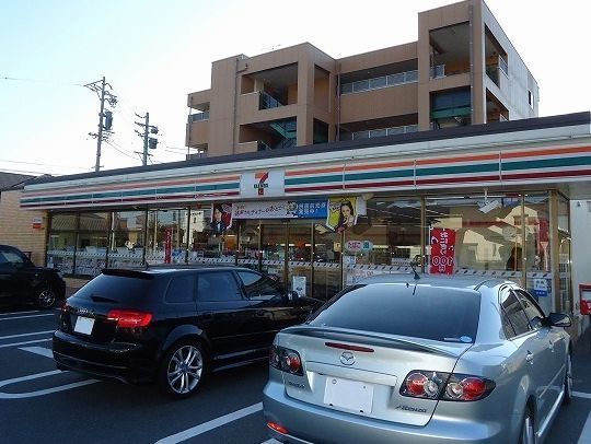 コンビニ　セブンイレブン平坂楠村店（コンビニ）まで400m