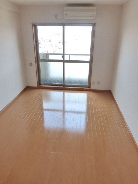 アヴィニティー調布南の居間写真