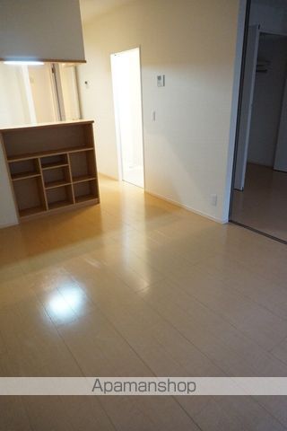 地下鉄名城線 茶屋ケ坂駅 徒歩28分 3階建 築19年の居間写真