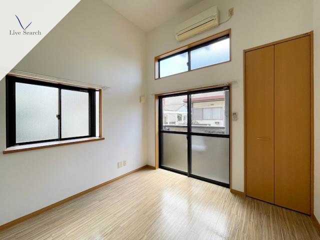 ピュア高宮参番館の居間写真
