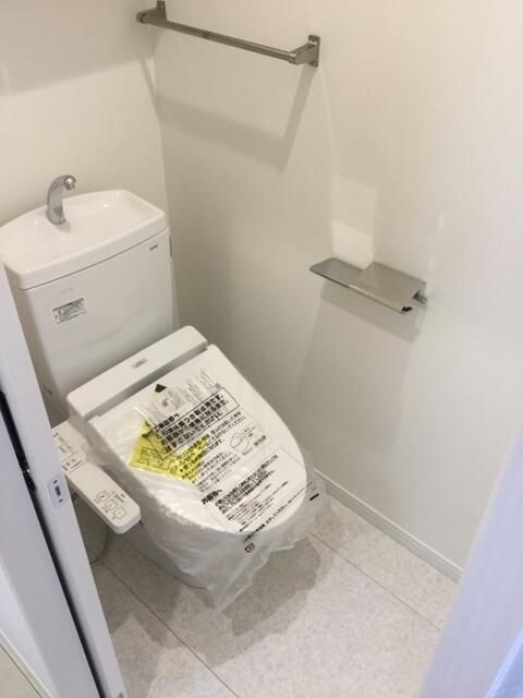 東京メトロ有楽町線 平和台駅 徒歩12分 3階建 築9年のトイレ写真