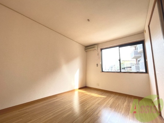 居室・リビング　７．５帖のお部屋です。明るいお部屋で気持ちが良いですね。