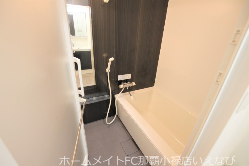 バス・シャワールーム　※別部屋のお写真となります。