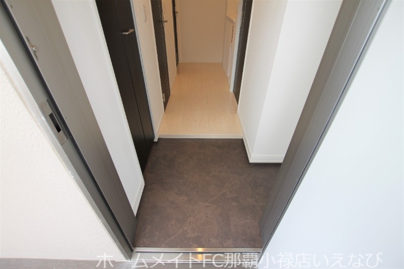 玄関　※別部屋のお写真となります。