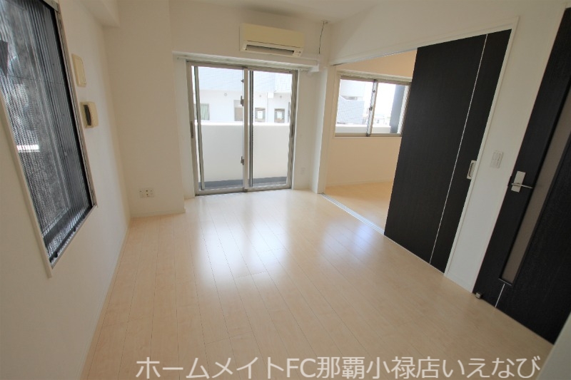 居室・リビング　※別部屋のお写真となります。