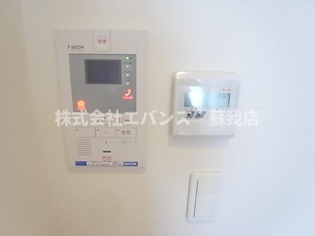セキュリティ　来客時も安心のモニタ付インターホンです