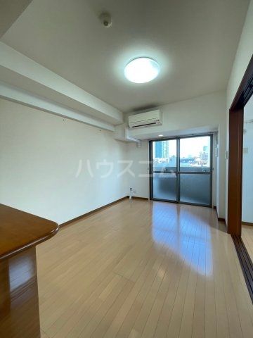 ティーズガーデンの居間写真