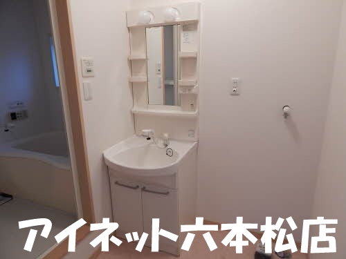 洗面設備　朝の支度はこちらでどうぞ