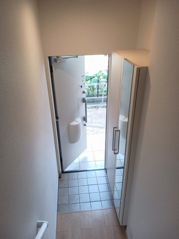 玄関　収納もある玄関です