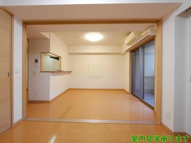 居室・リビング　同じ間取りの別部屋の写真で御座います。