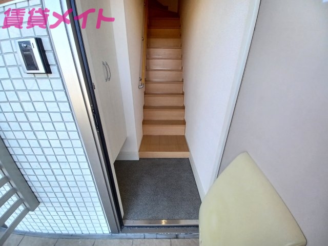 アモローサ B棟の玄関写真