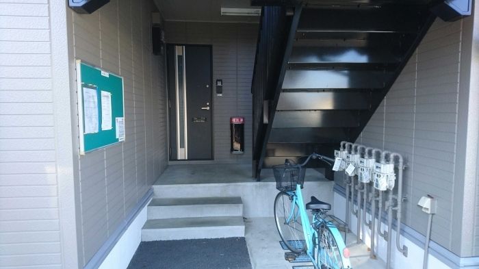 京王高尾線 めじろ台駅 バス乗車時間：5分 最寄りバス停で下車 徒歩7分 2階建 築25年の外観写真