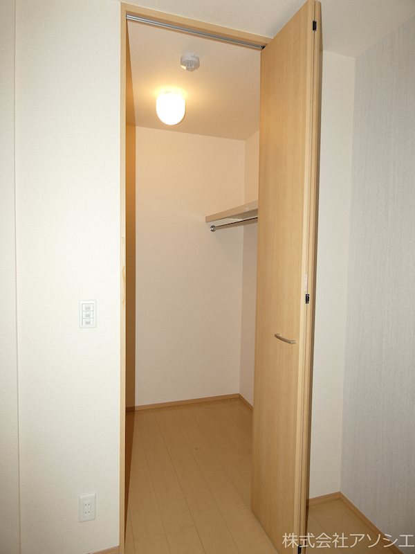 収納　ウォークインクローゼット