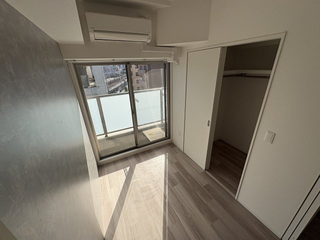 その他部屋・スペース　開放的な寝室です