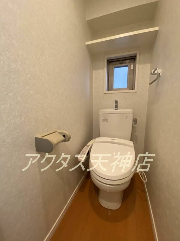 トイレ　窓は貴重です。