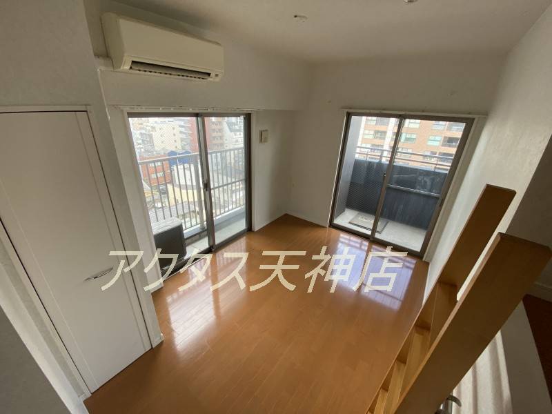 居室・リビング　角部屋の2面彩光です。