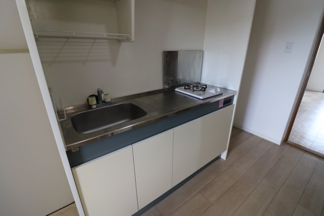 キッチン　同物件別部屋