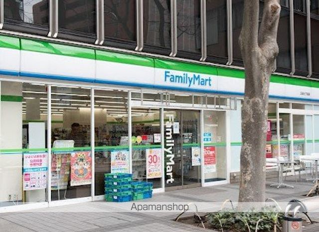 コンビニ　ファミリーマート三田二丁目店（コンビニ）まで445m
