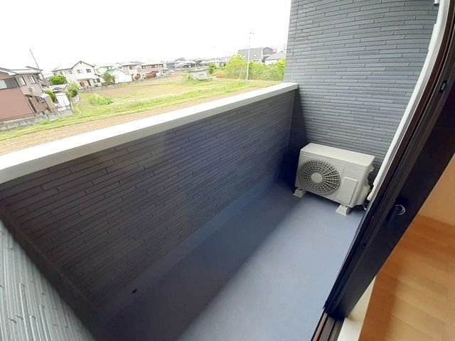 バルコニー　外からの目が気にならないバルコニーで洗濯物が干せます