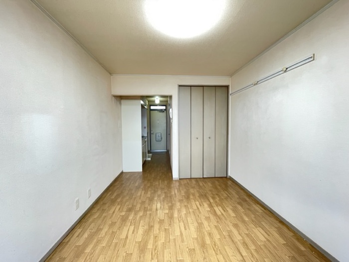 プランドール摂南の居間写真