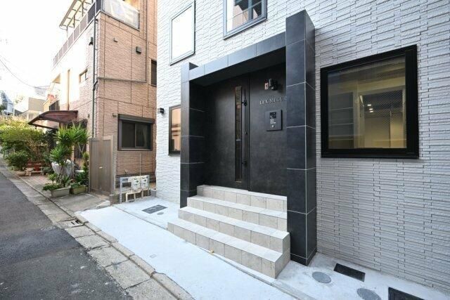 エントランス　■内装コンクリート■スポットライト