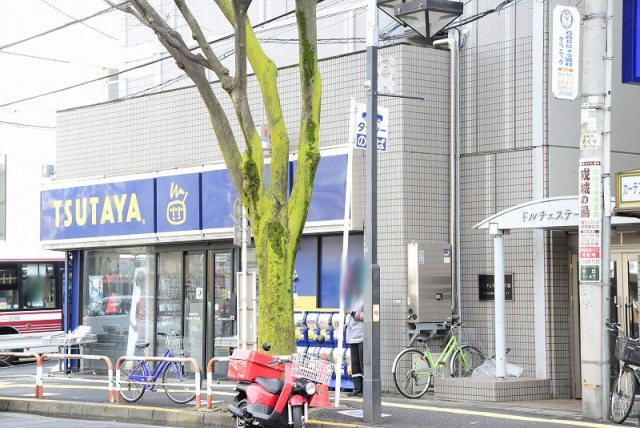 レンタルビデオ　ＴＳＵＴＡＹＡ千歳船橋店（レンタルビデオ）まで455m