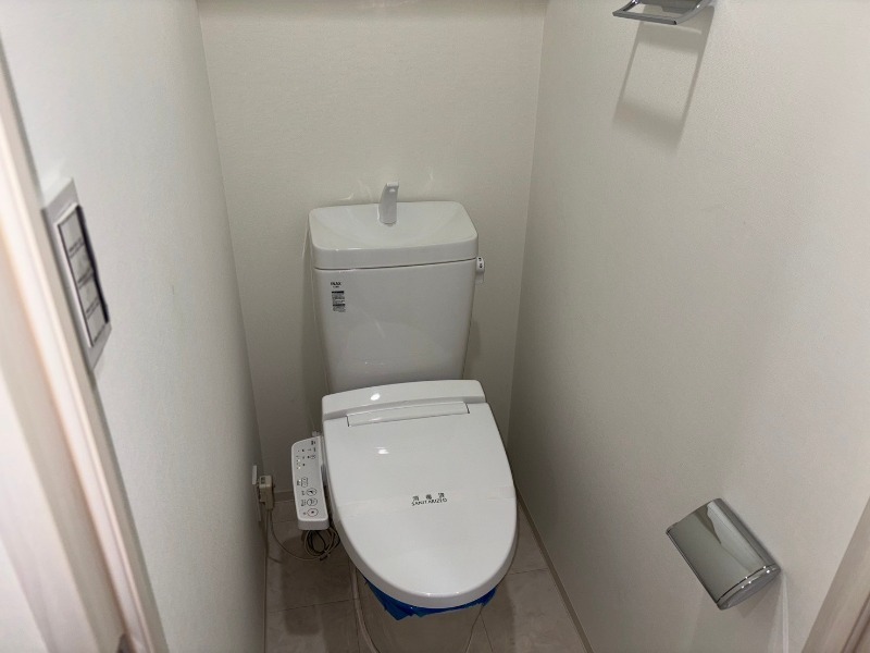 ＪＲ京葉線 八丁堀駅 徒歩4分 11階建 築5年のトイレ写真