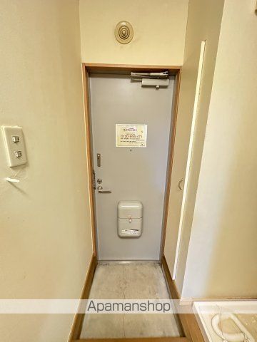 京急本線 上大岡駅 徒歩7分 2階建 築24年の玄関写真