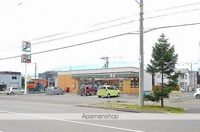 コンビニ　セブンイレブン（コンビニ）まで300m