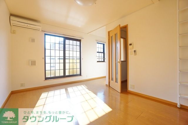 居室・リビング　同物件別部屋写真