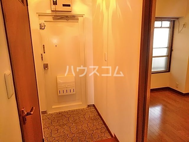 永安ビルの玄関写真
