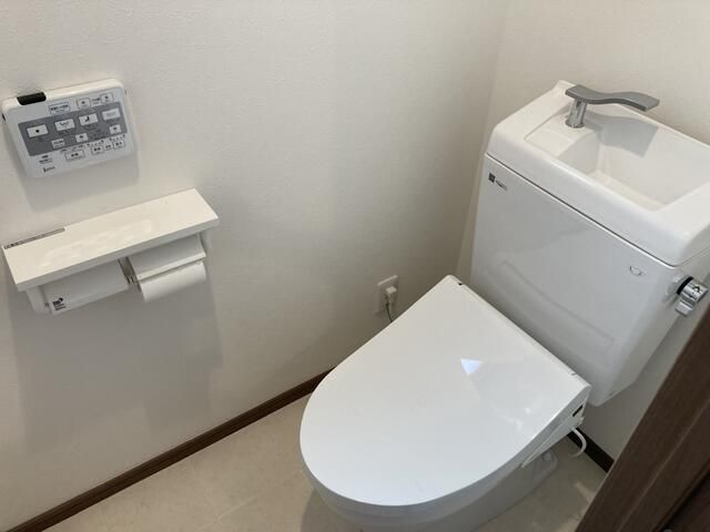 ＪＲ総武線 小岩駅 徒歩15分 2階建 築9年のトイレ写真