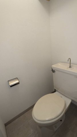 トイレ　別号室の画像です
