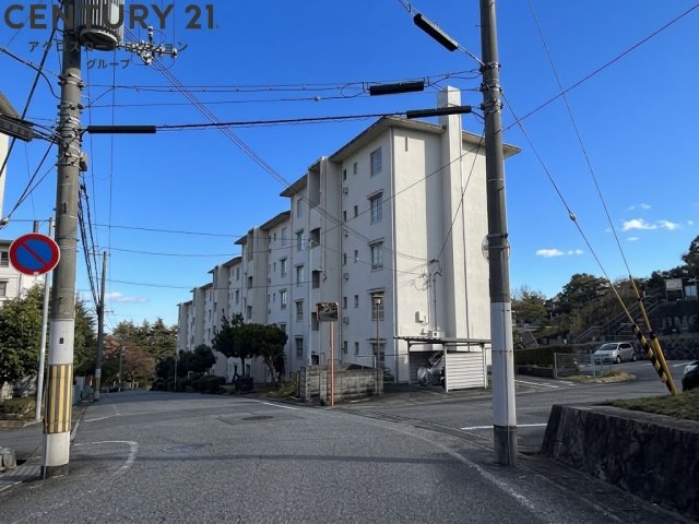 建物外観　閑静な住宅街にある鉄筋コンクリート造マンションです♪