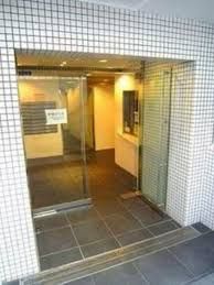 エントランス　落ち着いたエントランスです