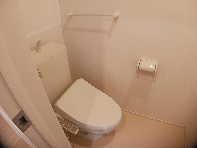 レフィナード・コンドミニオのトイレ写真