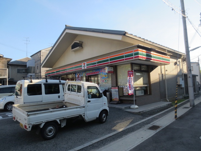 コンビニ　セブンイレブン（コンビニ）まで180m