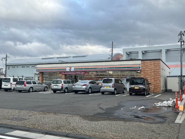コンビニ　セブンイレブン新潟坂井東店（コンビニ）まで608m
