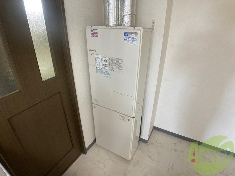 その他設備　給湯器は簡単操作で温度調整ができますよ。