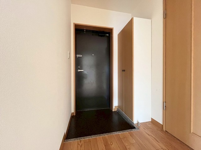 ラヴィーヌ緑井III号館の玄関写真